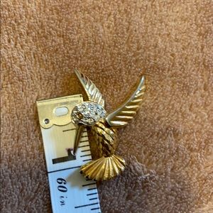 Hummingbird pin